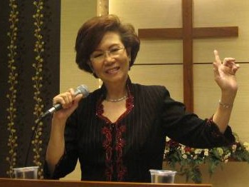 Pdt Vera Setiawan di Graha Amal Kasih, GBI Danau Bogor Raya, pada 25 April 2010