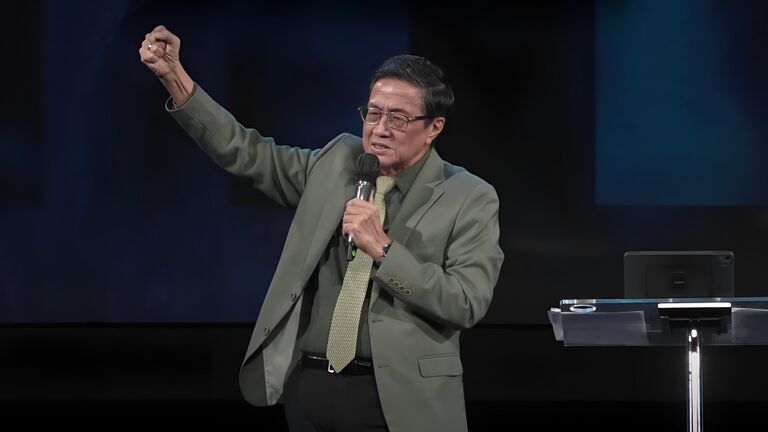 Pdt Paul Widjaja dalam Ibadah Raya, Minggu, 25 Mei 2025, di GBI Danau Bogor Raya.