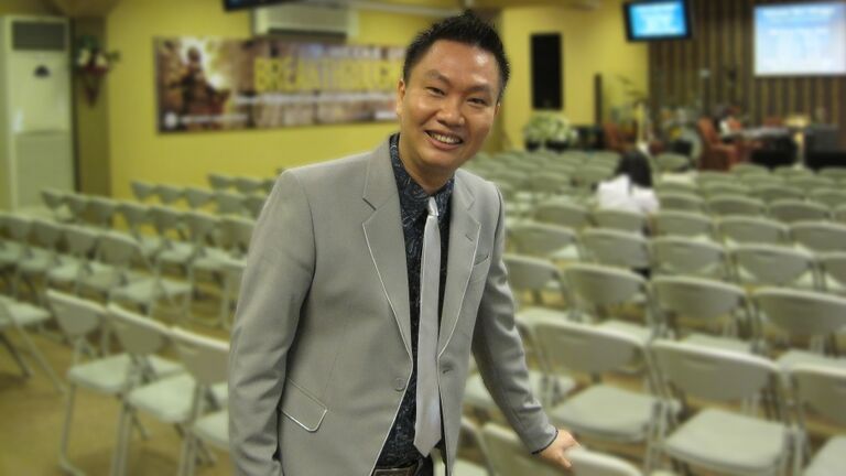 Jonathan Prawira dalam Ibadah Raya, Minggu, 03 Oktober 2010, di GBI Danau Bogor Raya.