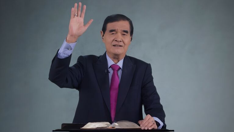 Pdt Dr Ir Niko Njotorahardjo dalam Ibadah Raya, Jumat, 03 April 2026, di GBI Danau Bogor Raya.