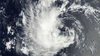 Berkas:2004092010 Tropical Wave Gaston.jpg