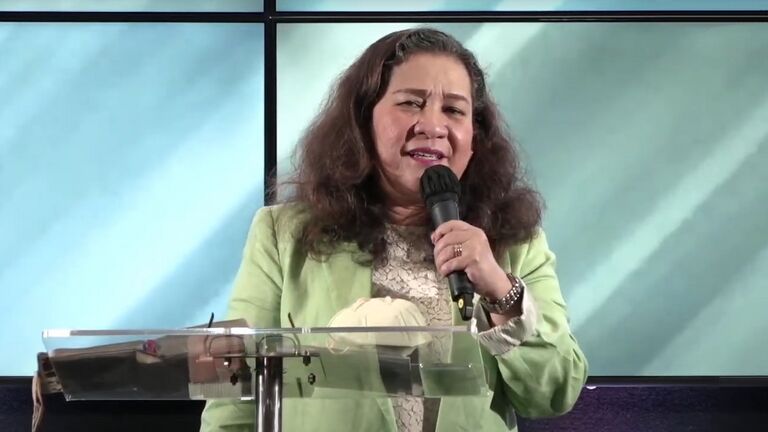 Pdm Marilynda Sumbayak (Pdm Linda Sinaga) dalam Ibadah Raya, Minggu, 24 Juli 2022, di GBI Danau Bogor Raya.