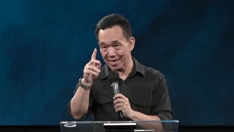 Pdp Daniel W Pradhana dalam Ibadah Raya, Minggu, 04 Januari 2026, di GBI Danau Bogor Raya.