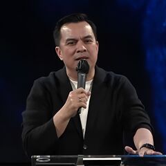 Berkas:Edo Hutabarat-20260519-1x1.jpg